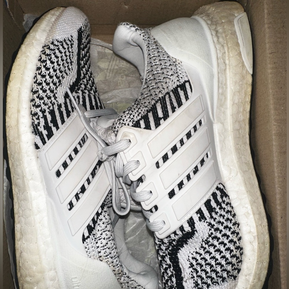 Adidas ultraboost womens 7.5/ men’s 6